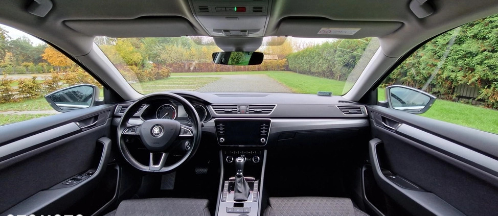 Skoda Superb cena 89800 przebieg: 144000, rok produkcji 2017 z Warszawa małe 742
